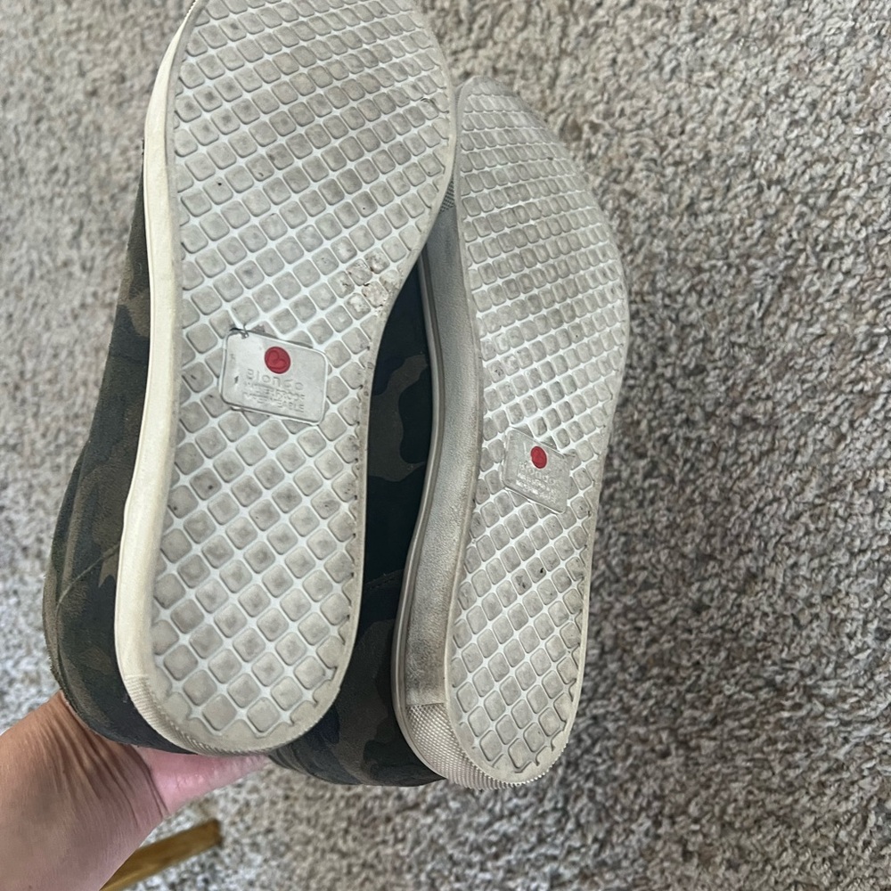 Waterproof sneakers - Picture 4 of 5